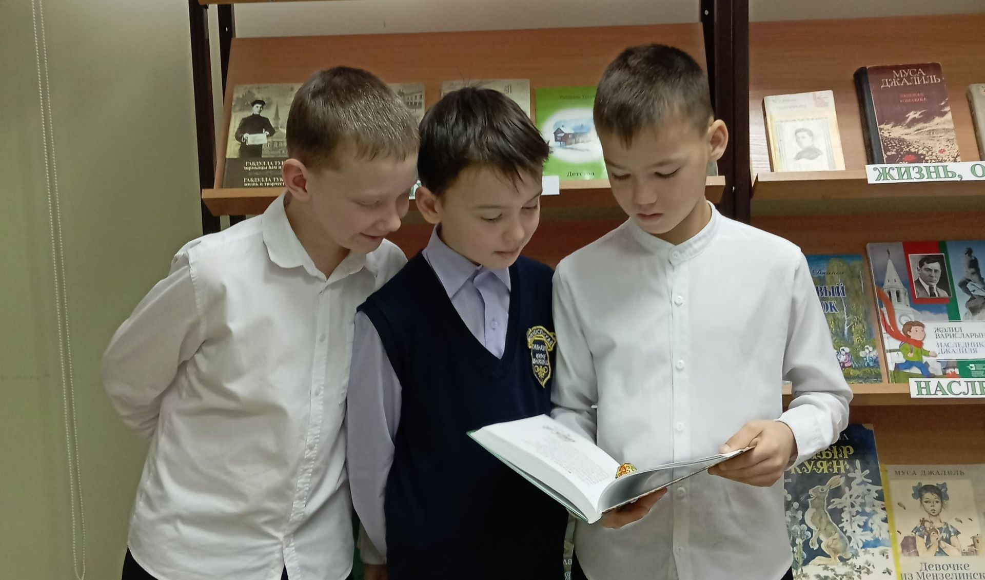 Книжная выставка к юбилею Тукая открылась в Верхнеуслонской детской библиотеке