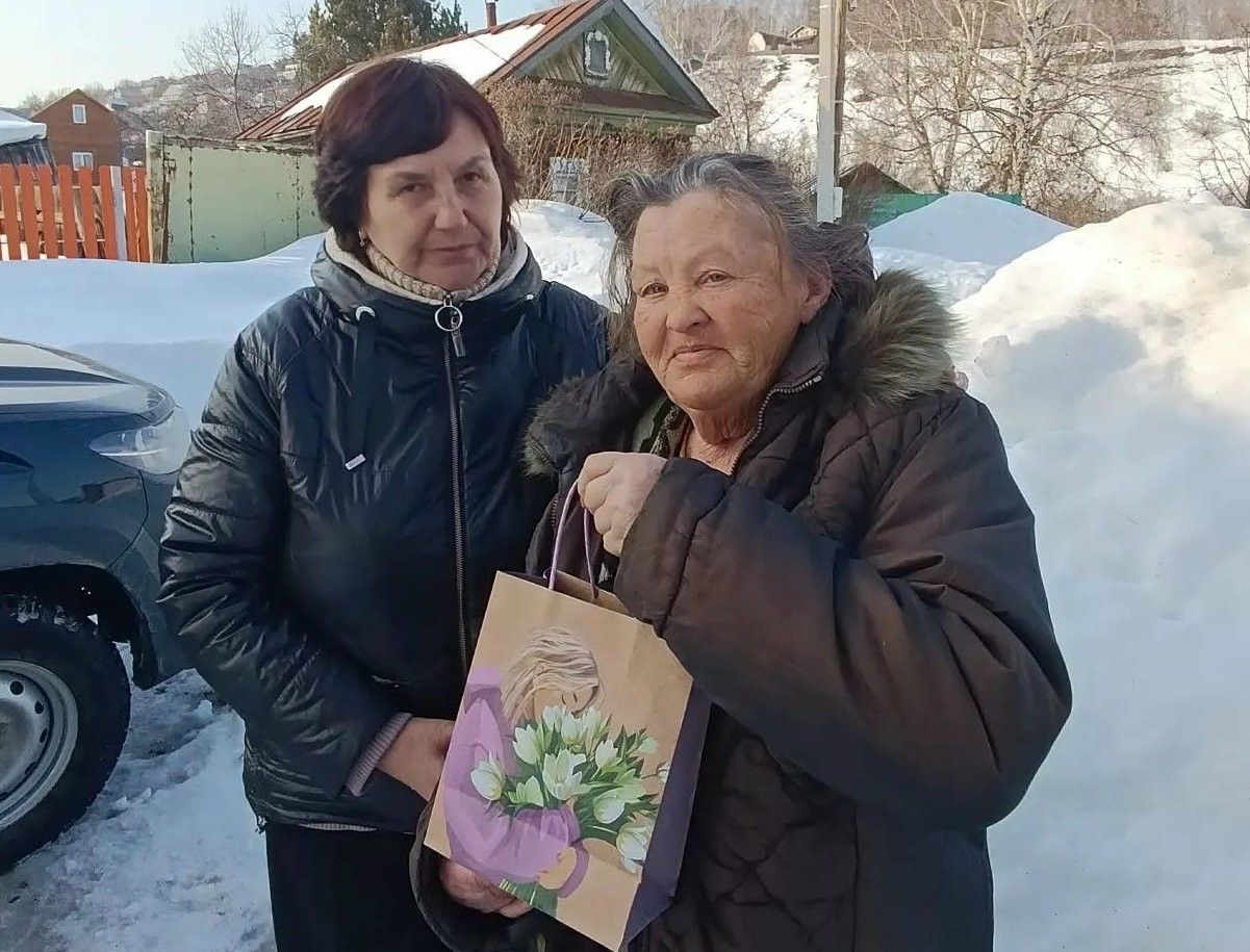 В Нижнем Услоне матерям бойцов СВО вручили подарки к Наврузу