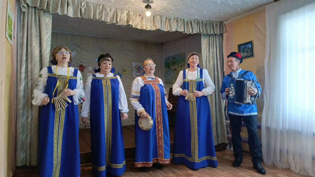 Коллектив «Надежда» подарил жителям Уланово праздничный «Февромарт»