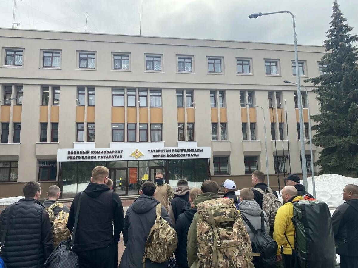 Из Казани к месту обучения отправились 15 бойцов Африканского корпуса