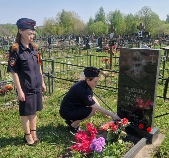 Полицейские Верхнего Услона вспомнили ветерана Павла Адолина