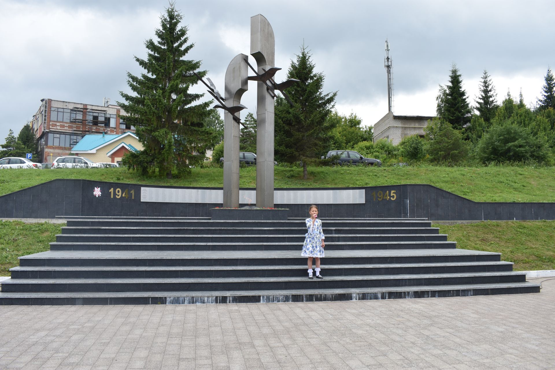В пламени Вечного огня: Верхний Услон склонил головы перед героями 1941-го