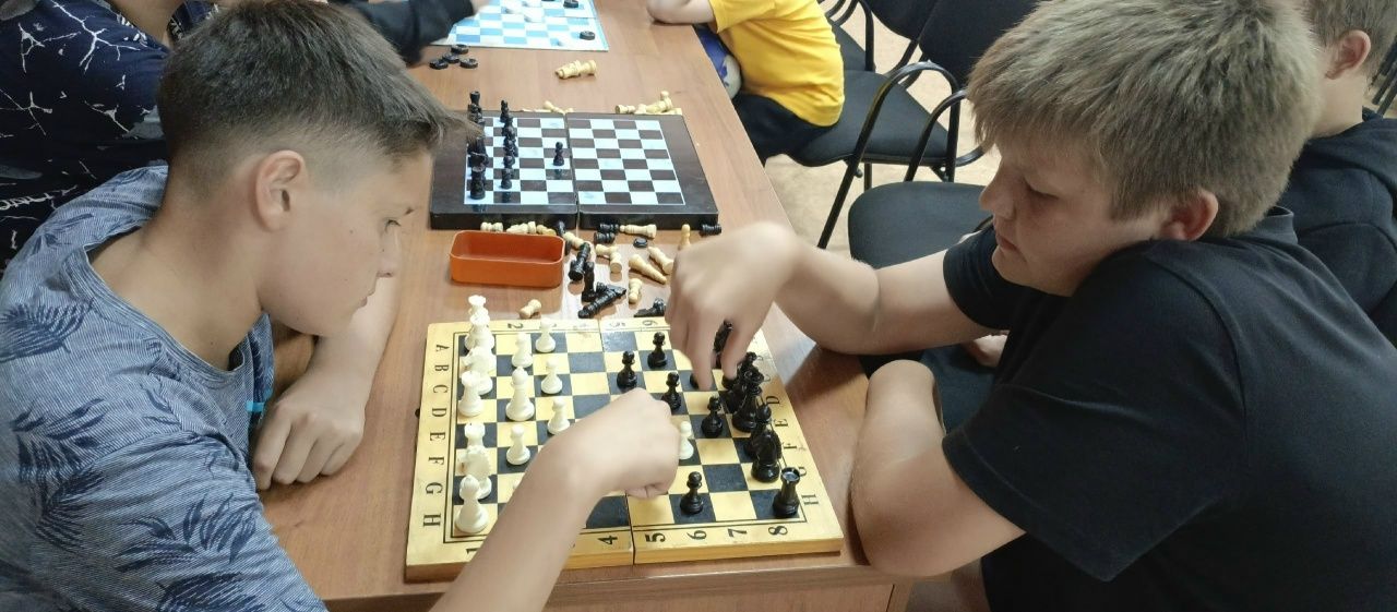Кильдеевские дети сыграли в шахматы и шашки на «Шахматном поле»