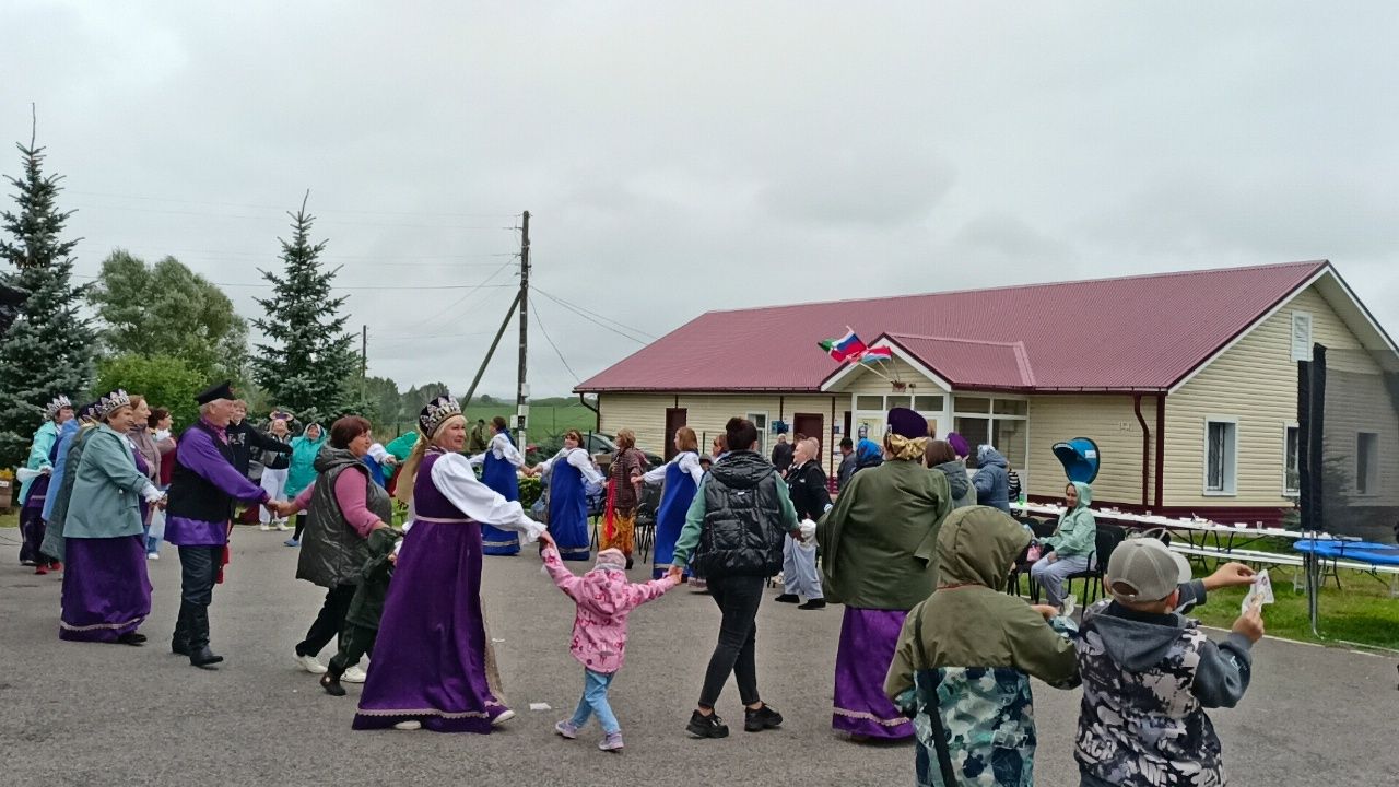 Концерт и мёд с блинами ждали гостей на Дне села в Кильдееве