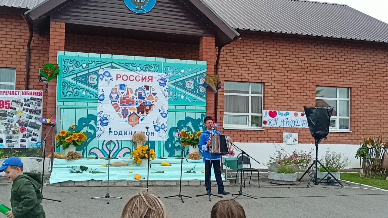 Концерт и мёд с блинами ждали гостей на Дне села в Кильдееве