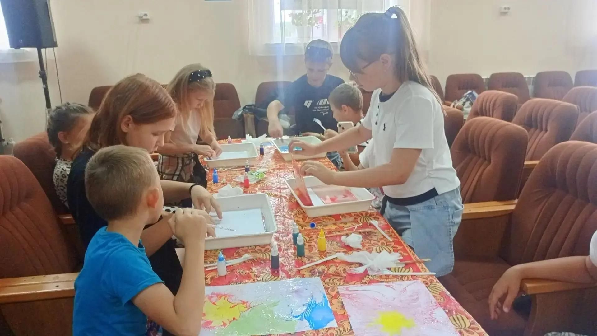 Макылда Эбру техникасы белән рәсем ясарга өйрәнделәр