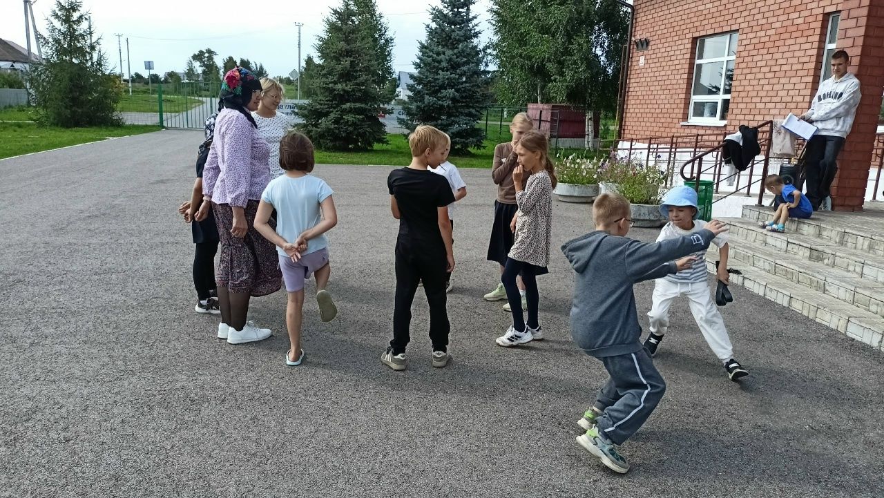 В Кильдееве прошли «Весёлые каникулы» с народными играми
