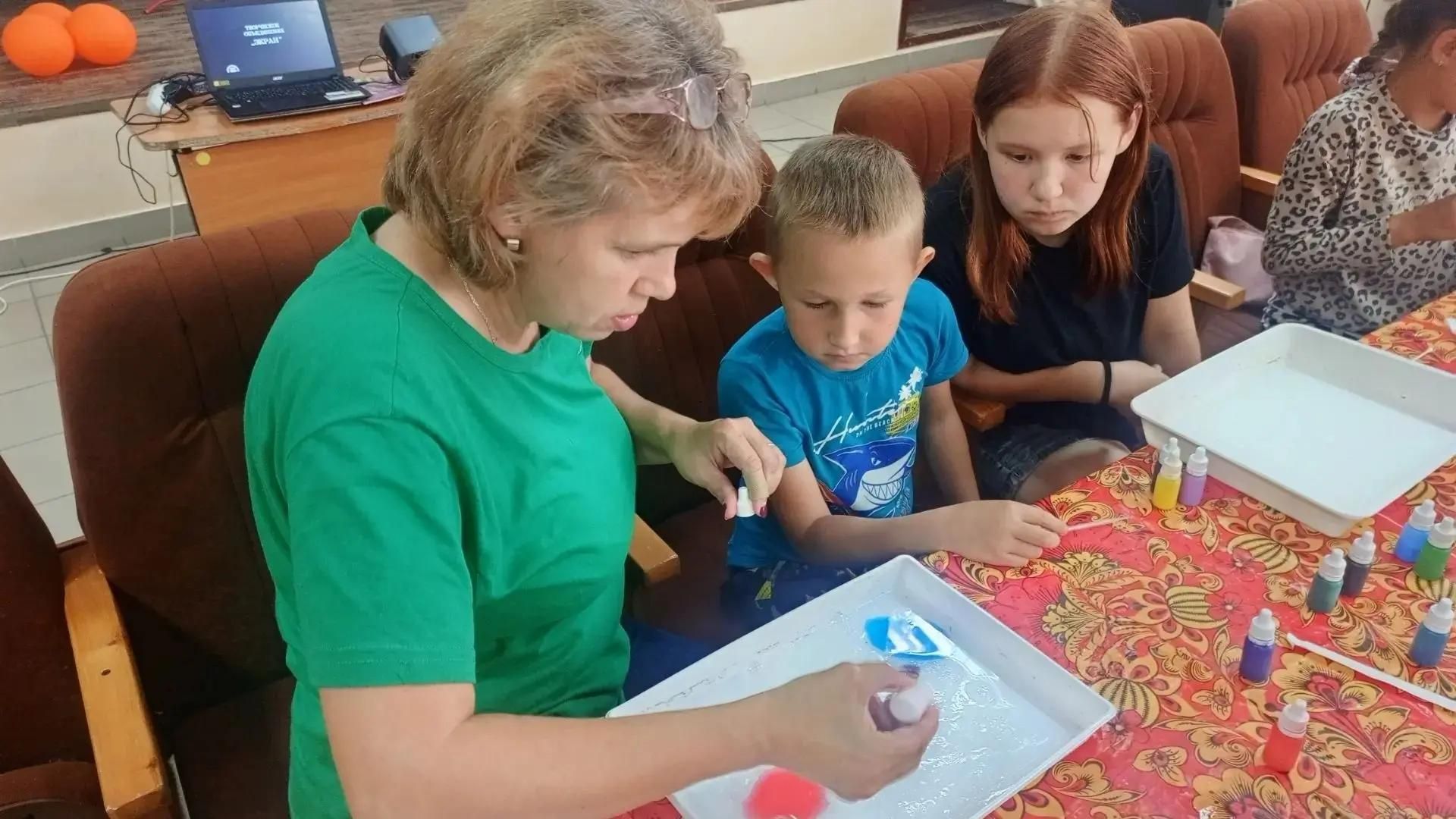 Макылда Эбру техникасы белән рәсем ясарга өйрәнделәр