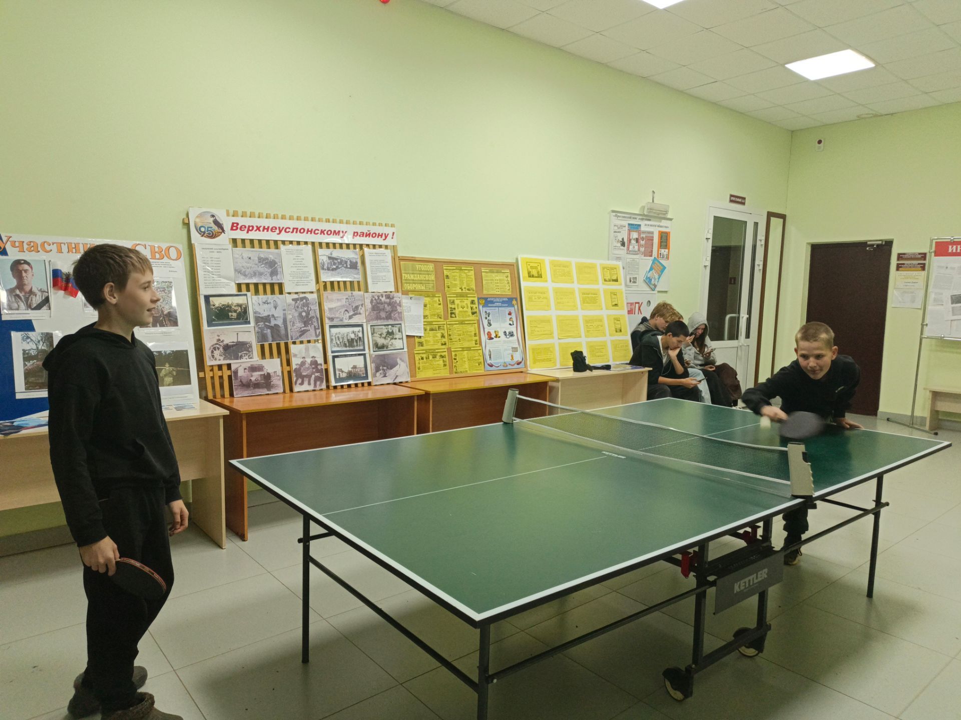 Майданская молодежь сыграла в настольный теннис