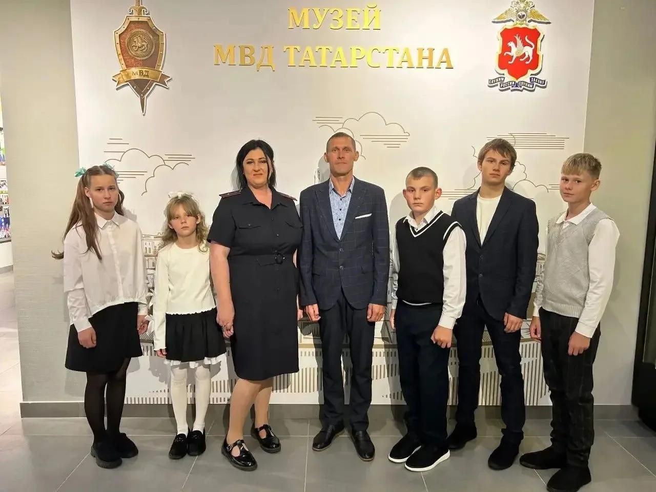 Глава МВД Татарстана встретился с многодетной семьёй из Верхнеуслонского района