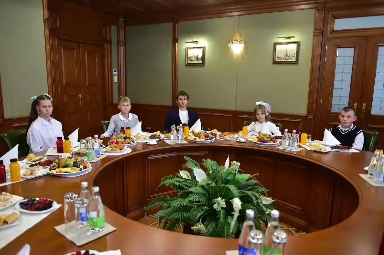 Глава МВД Татарстана встретился с многодетной семьёй из Верхнеуслонского района