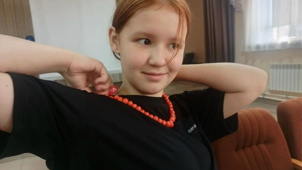 Дети из Макулова сделали рябиновые бусы в честь Дня красоты