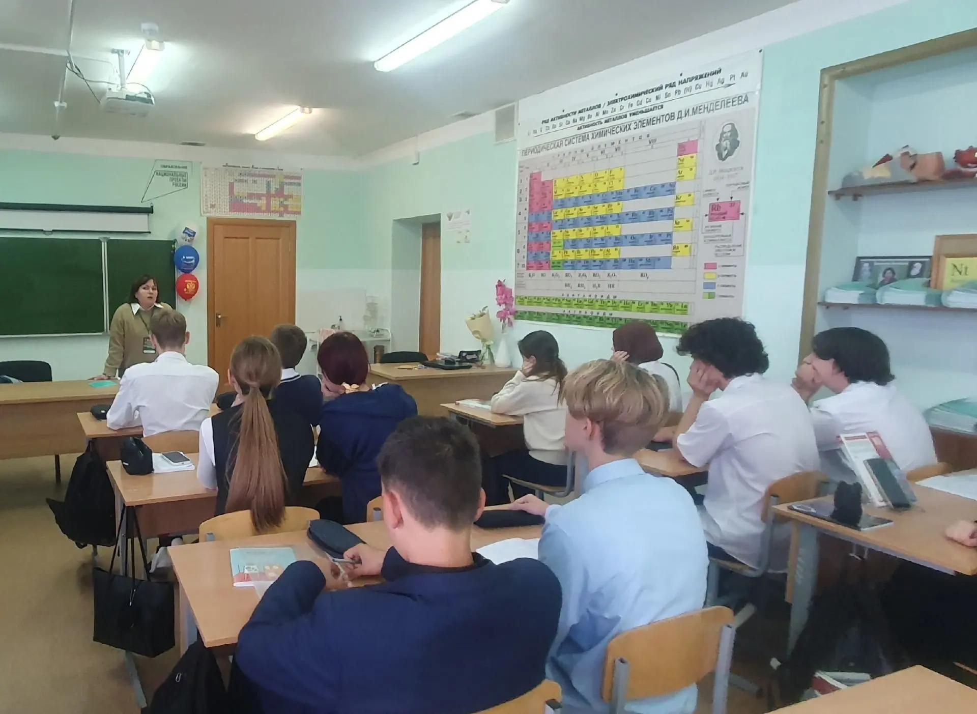 Югары Ослан мәктәбенең 10 нчы сыйныфы волонтер юлын сайлый