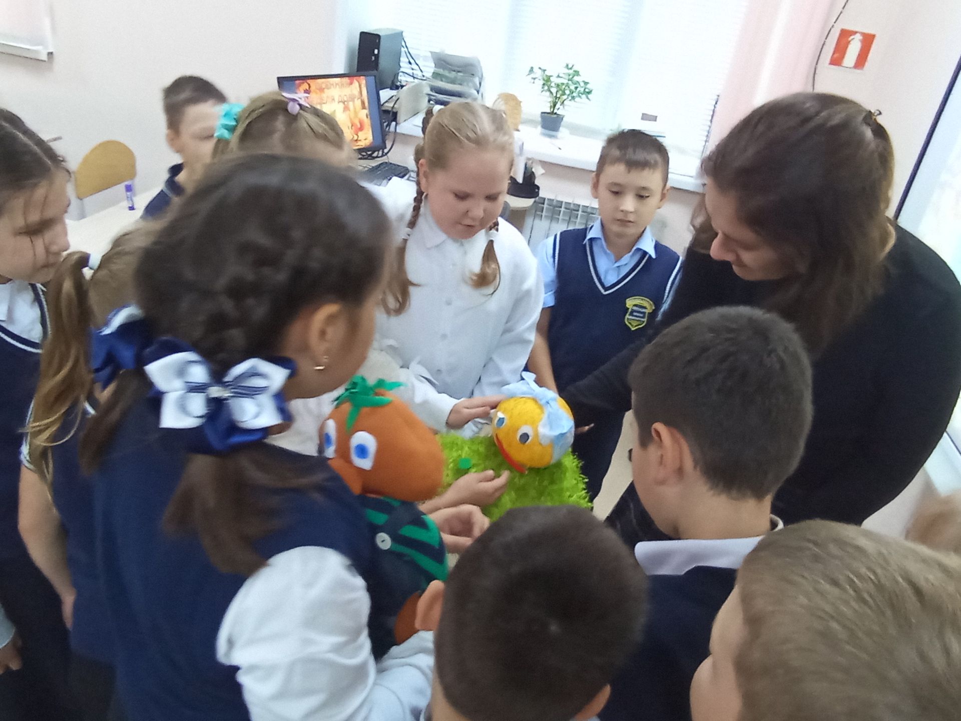 Детская библиотека провела урок «Спасём Колобка и Чиполлино»