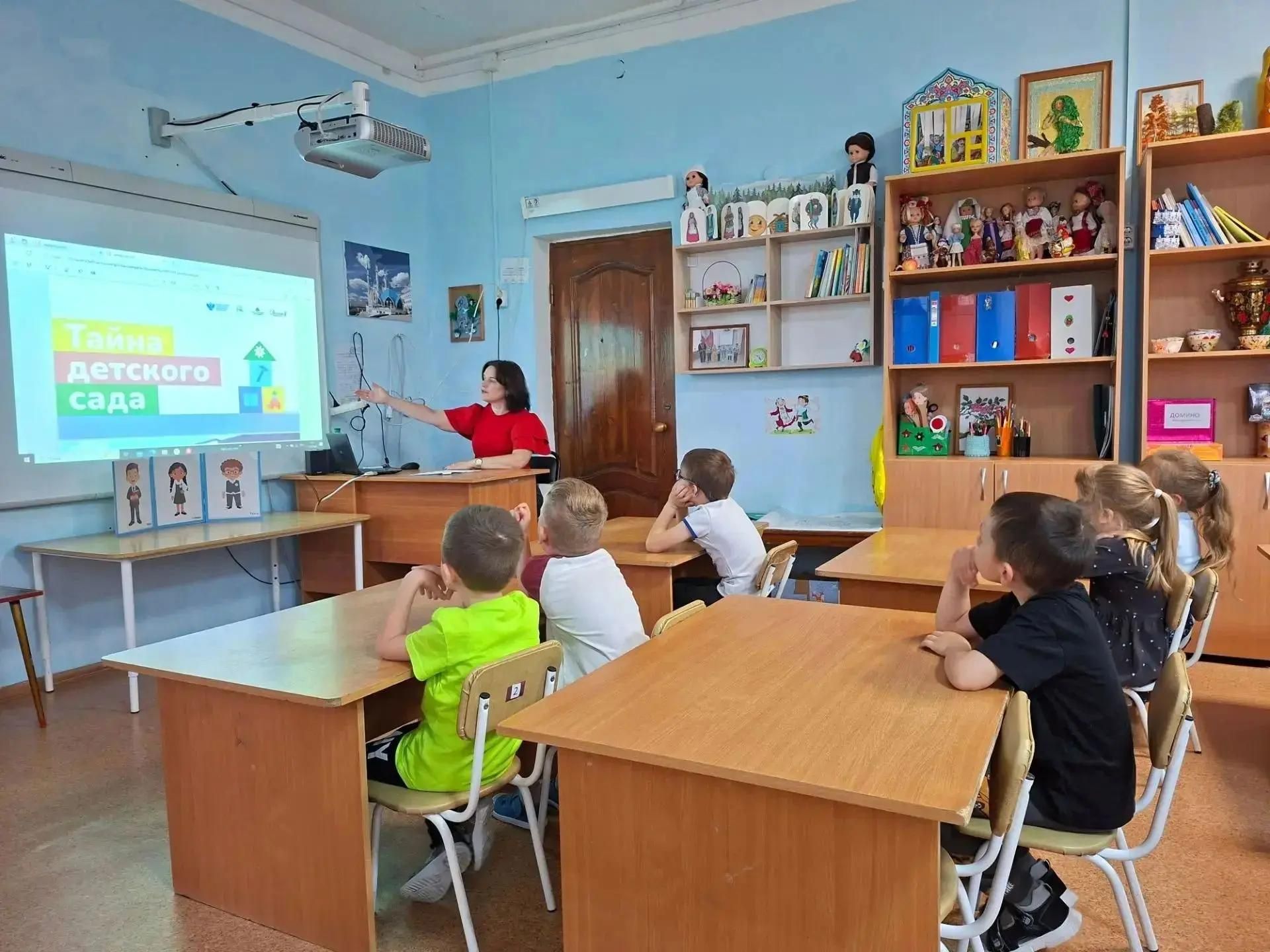 «Салават күпере»ндәге кечкенә бакчачылар үз бакчаларының серләрен эзлиләр