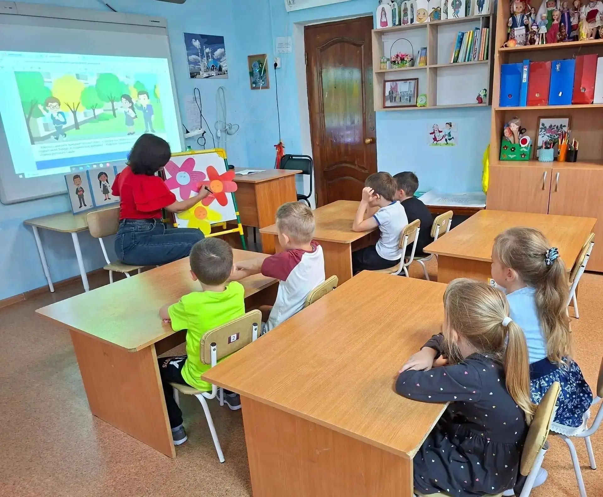 «Салават күпере»ндәге кечкенә бакчачылар үз бакчаларының серләрен эзлиләр