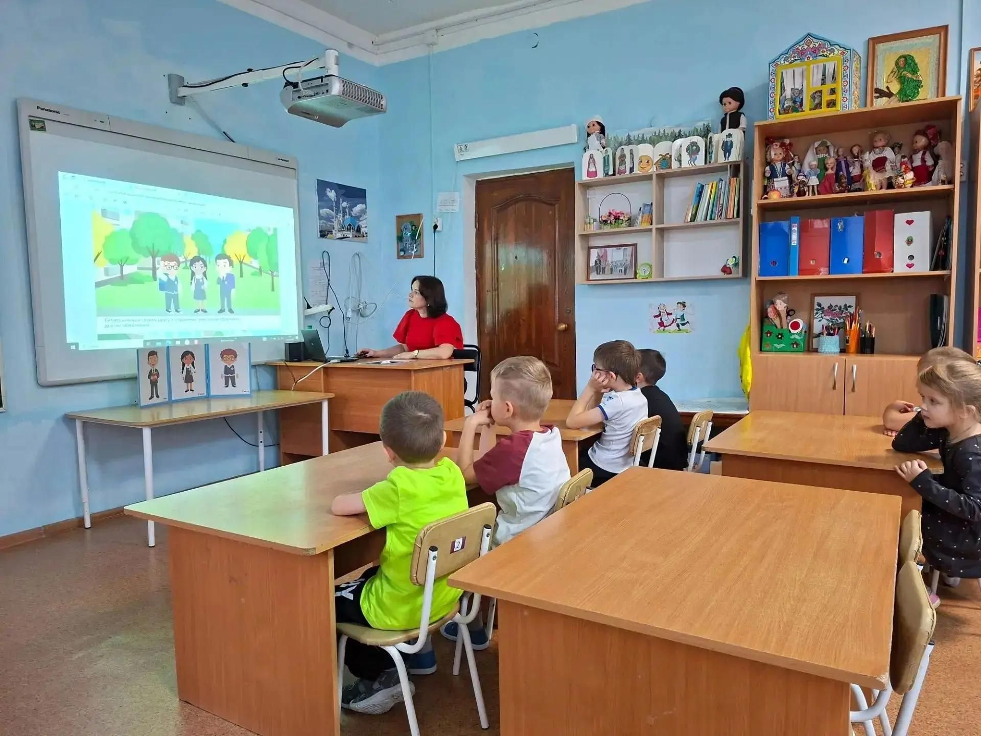 «Салават күпере»ндәге кечкенә бакчачылар үз бакчаларының серләрен эзлиләр
