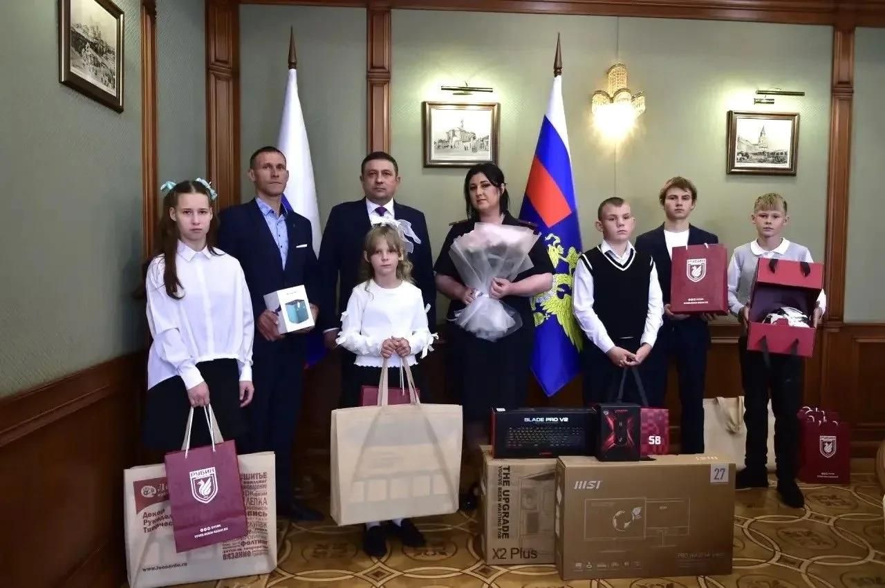 В семье офицера полиции Татьяны Плоховой воспитываются 12 детей