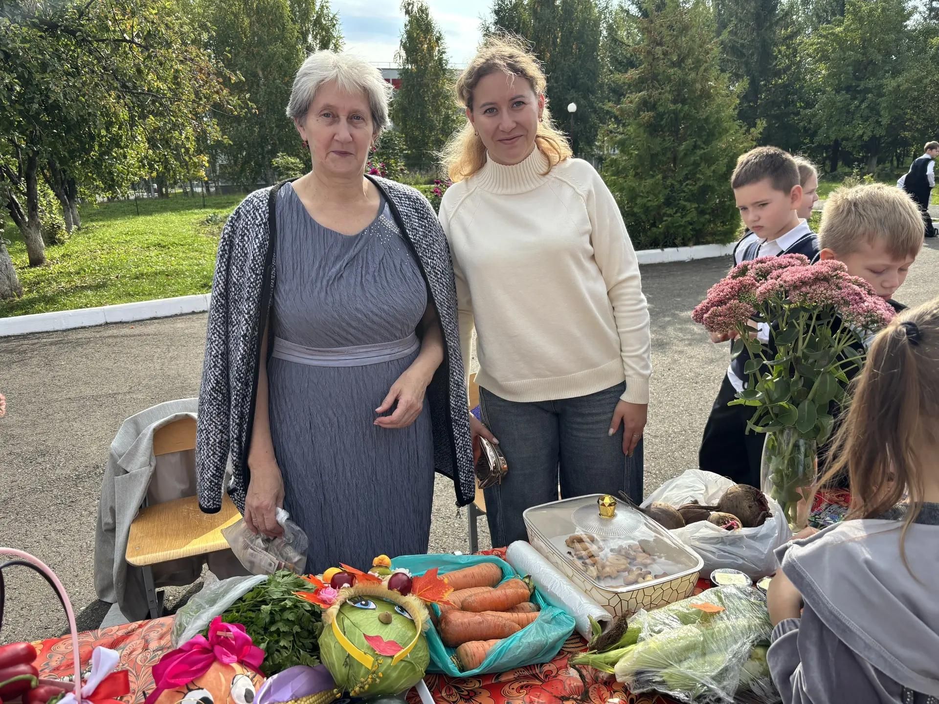 Гимназисты Верхнего Услона собрали более 50 тысяч рублей на ярмарке