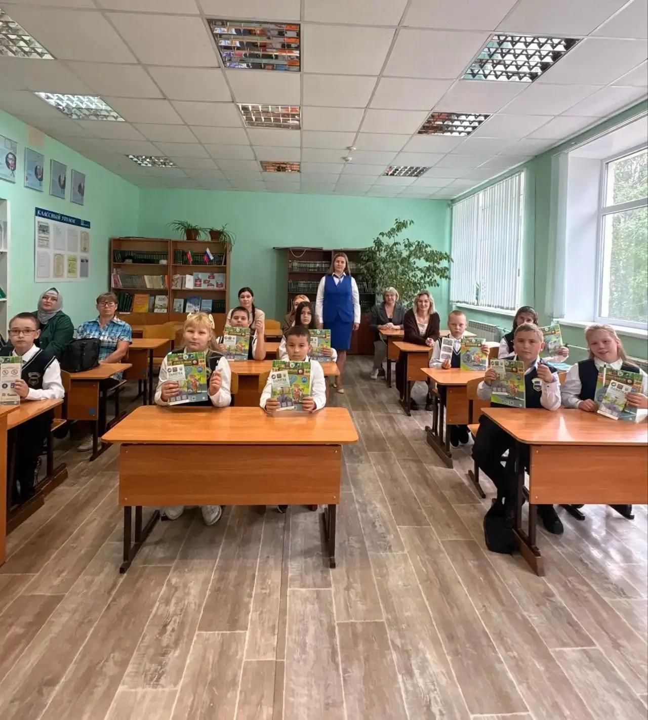 В Макуловской школе прошёл урок безопасности для первоклашек и старшеклассников