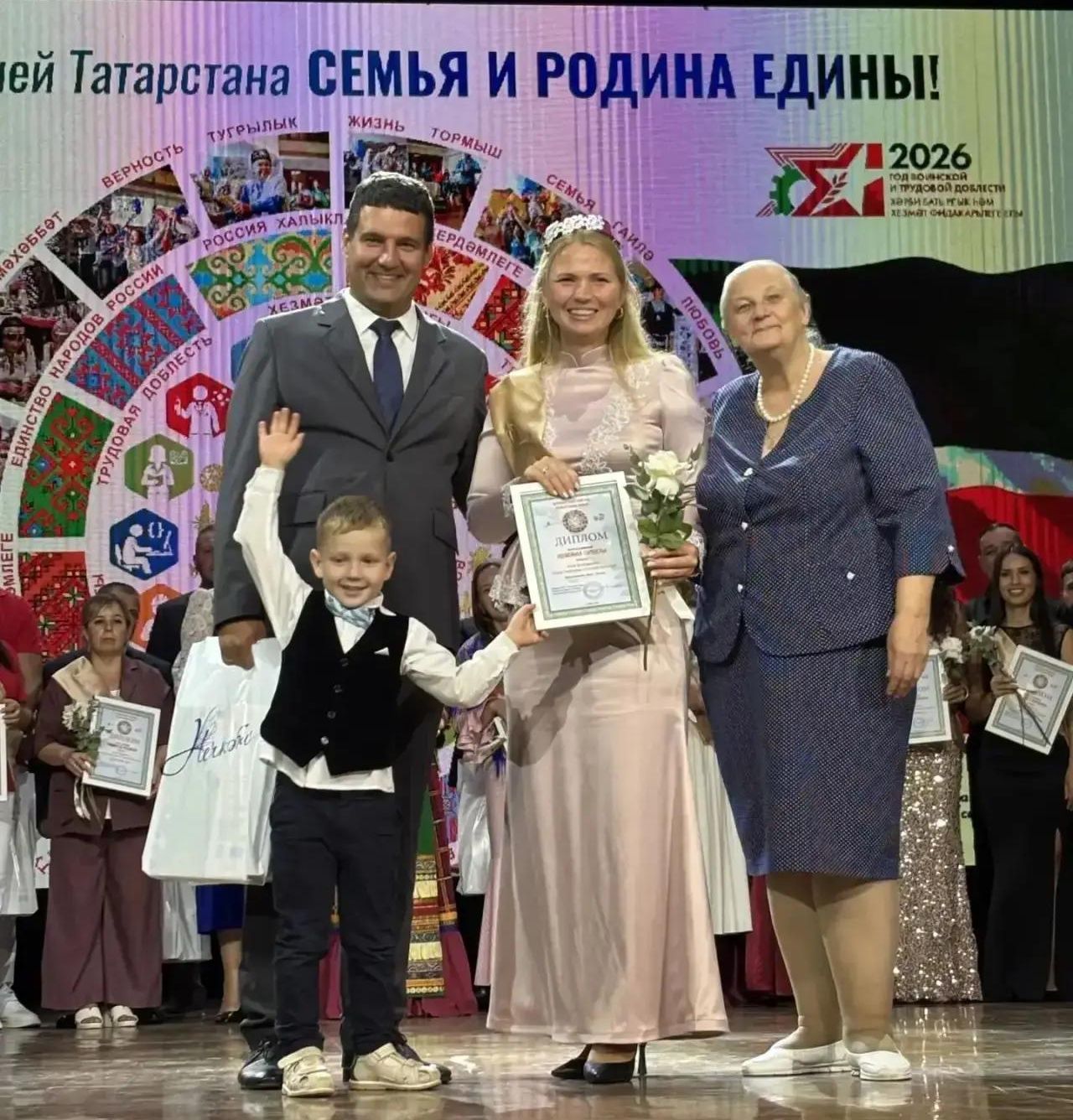 Лаврентьевы и Хуснутдиновы представили район на полуфинале «Нечкебил» в Казани