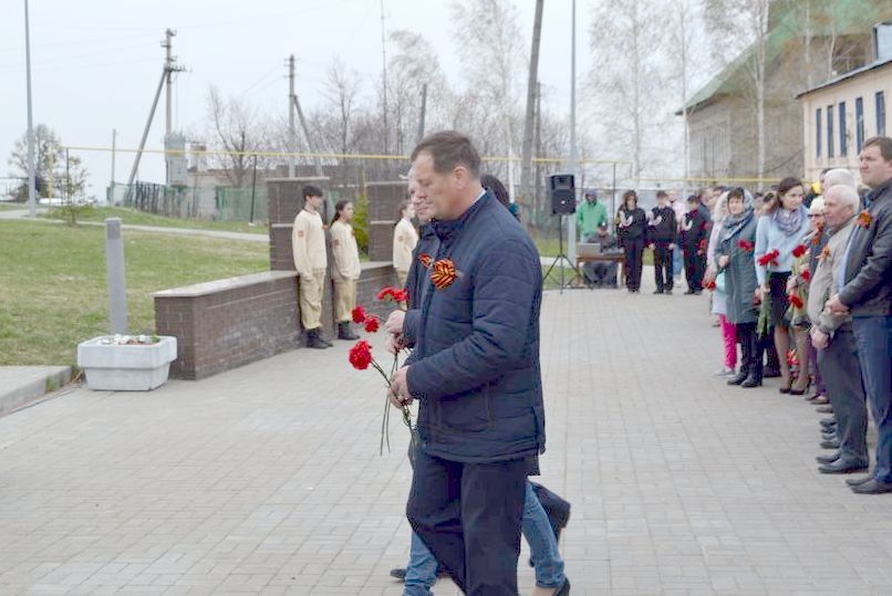 В Парке Героев верхнеуслонцы и гости райцентра вспоминали Героев Советского союза - своих земляков
