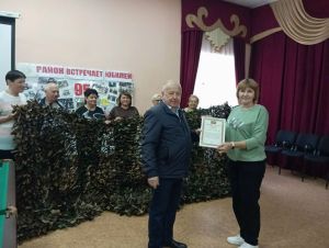 Волонтёры Кильдеева получили Благодарственное письмо за помощь бойцам