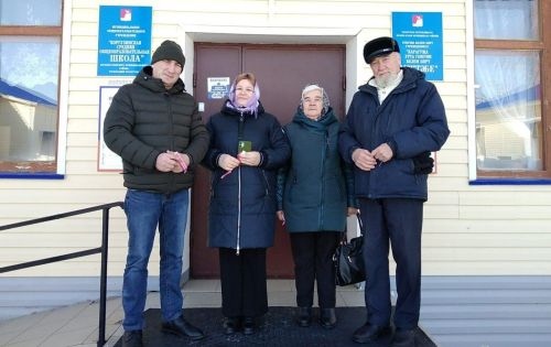 Супруги Осянины из Коргузы пришли на избирательный участок всей семьей