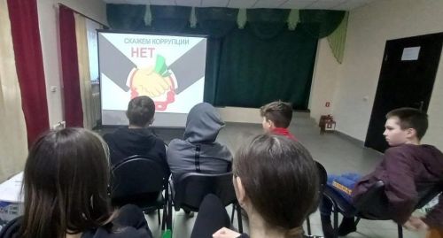 Вахит авыл китапханәсендә яшьләр өчен “Заманча җәмгыятьтә коррупция” дигән мәгълүмәт сәгате үткәрелде