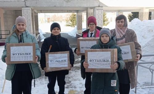 Кураловцы шьют для бойцов СВО футболки и готовят сухой душ