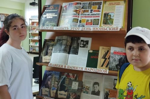 В Верхнеуслонской детской библиотеке оформлена выставка «Не умолкает память, не затихает боль»