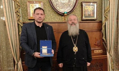 Максим Лядов передал икону Митрополиту Казанскому Кириллу