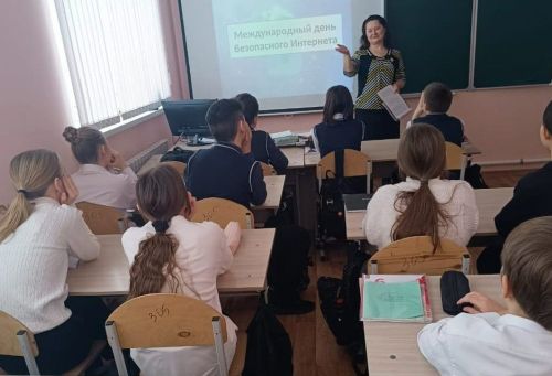 Гимназия балалары куркынычсыз интернет кагыйдәләре белән таныштылар