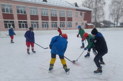 В Макулове продолжается хоккейный турнир