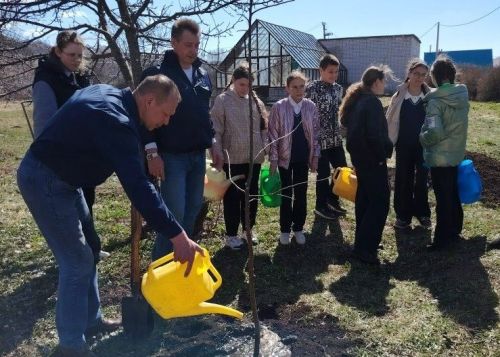 Авыл хуҗалыгы идарәсе “Хәтер бакчасы” акциясенә кушылды