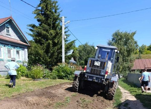 В Нижнем Услоне обновляют дороги по программе самообложения