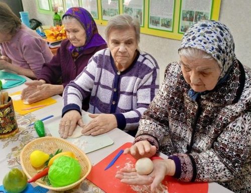 Осенние овощи из соленого теста создали в Верхнеуслонском доме-интернате