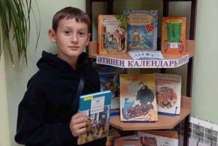 Детская библиотека открыла выставку «Папин день календаря»