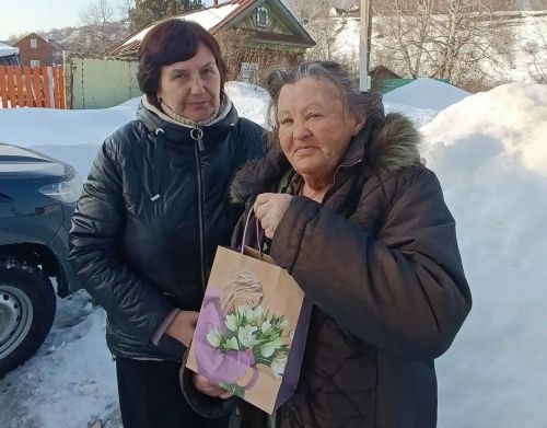 В Нижнем Услоне матерям бойцов СВО вручили подарки к Наврузу