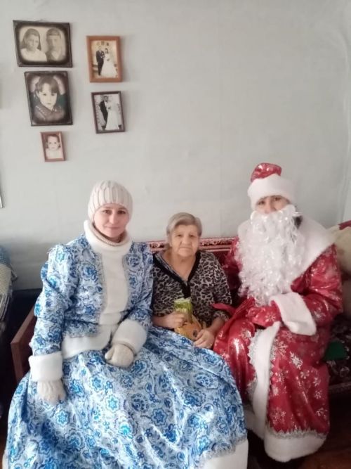 Кураловские культработники поздравили односельчан со Старым Новым годом