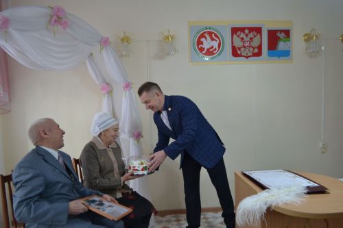 Супруги Хусаеновы из Верхнего Услона отметили золотую свадьбу
