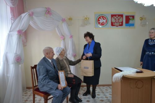 Супруги Хусаеновы из Верхнего Услона отметили золотую свадьбу