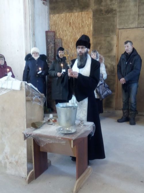 В Каинках и Татарском Бурнашеве прошли богослужения в честь Крещения Господня