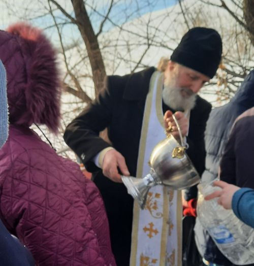 На родниках Кильдеева и Уланова провели чин освящения воды