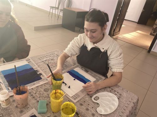 В рамках проекта «Разноцветный мир» ребята рисовали картину