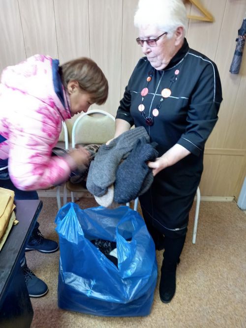 Бабушки из Канаша связали теплые носки для мобилизованных верхнеуслонцев