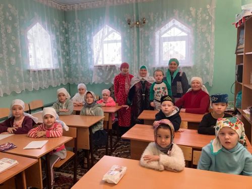 «Салихҗан» мәчетендә балалар белән укулар башланды