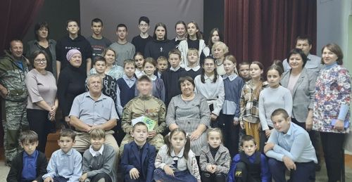 Матюшино урта мәктәбендә ялга кайткан МХОда катнашучы белән очрашу оештырылды