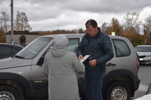 В Верхнем Услоне прошел пикет в поддержку контрактной службы