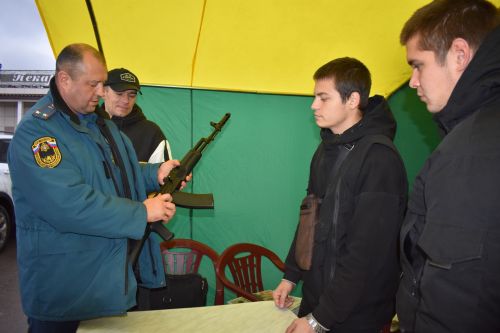 В Верхнем Услоне прошел пикет в поддержку контрактной службы